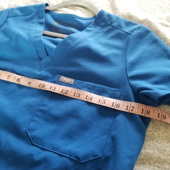 Figs | One Pocket Uniform Top - Picture 5 of 6